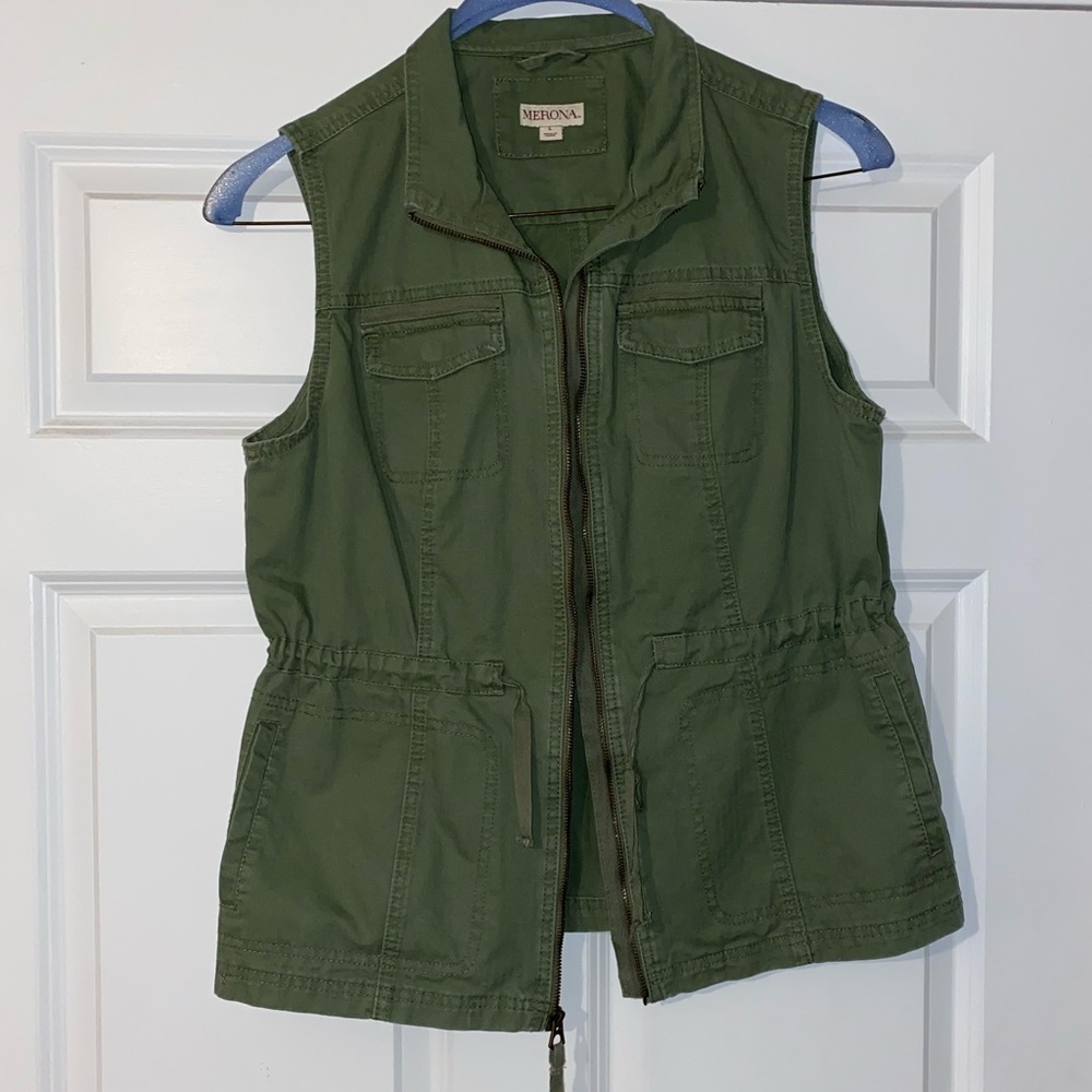 Army green vest - Picture 1 of 4